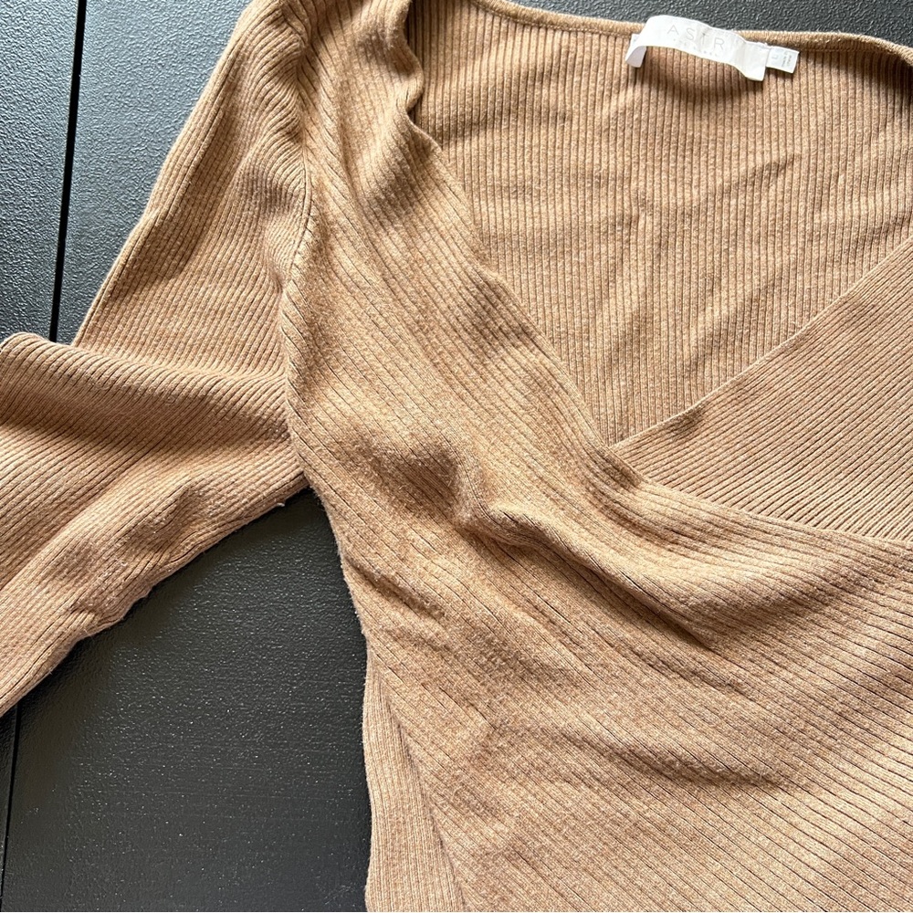 ASTR The Label Brown Ribbed Faux Wrap Long Sleeve V Neck Sweater Top Size L - Picture 8 of 8